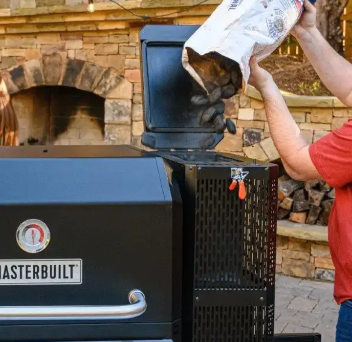 Masterbuilt Gravity Series™ 800 Digital Charcoal Griddle + Grill + Smoker 7 Masterbuilt Gravity Series™ 800 Digital Charcoal Griddle + Grill + Smoker - Image 5